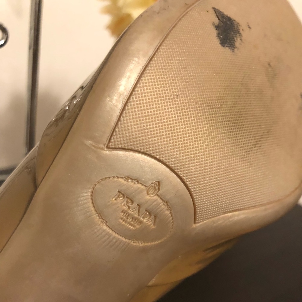 ‼️SOLD!!!‼️Authentic olive PRADA heel shoe. - Picture 3 of 8